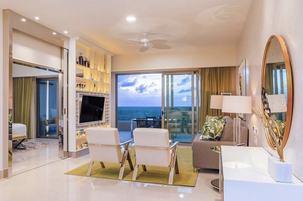 Luxury Suite, 2 Bedrooms, Ocean View - Photo 7