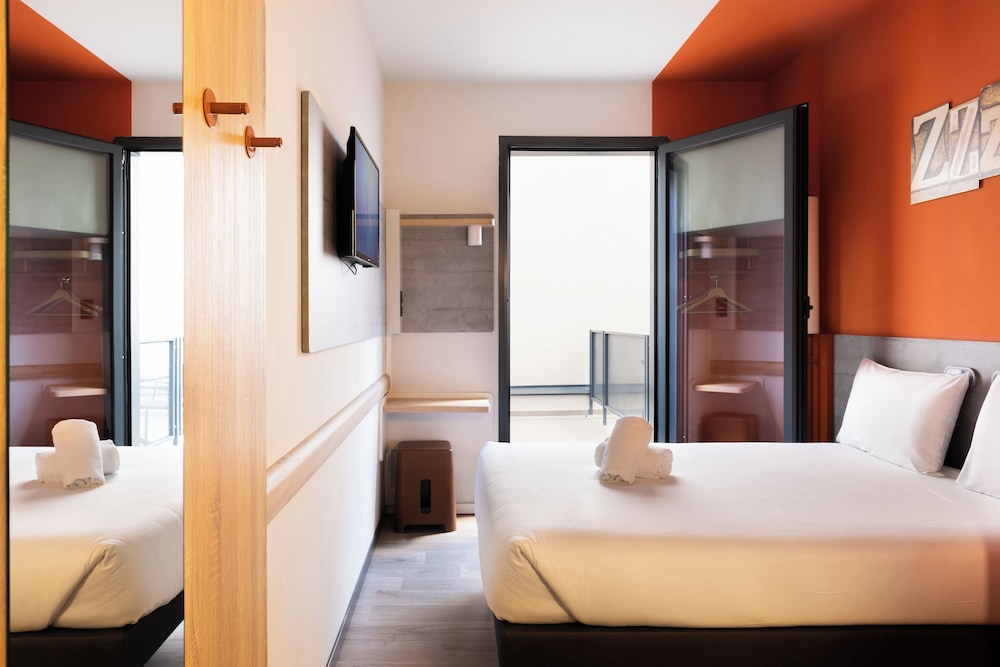 Standard Room, 1 Double Bed, Patio - Photo 2