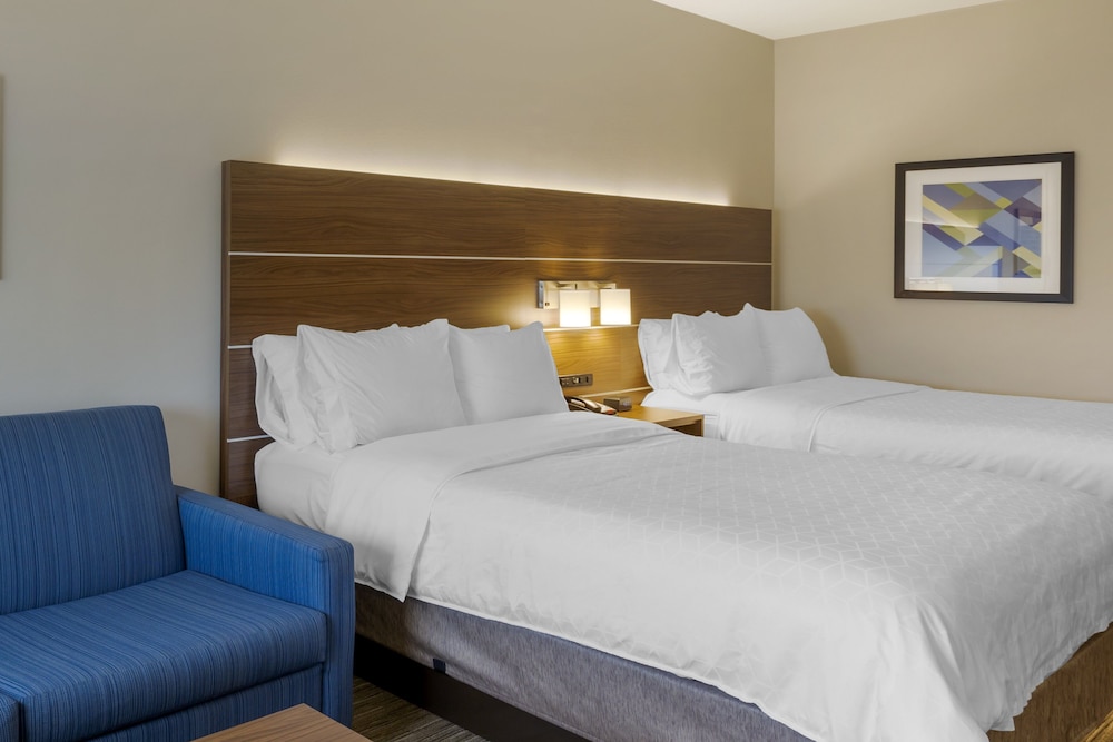 Suite, Multiple Beds (Wet Bar) - Photo 1