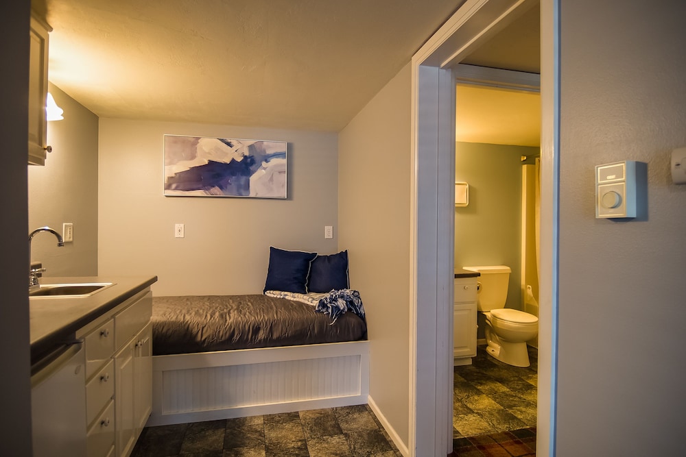 Room, Private Bathroom (INGA - #105) photo 3