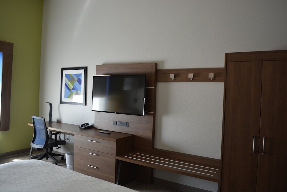 Suite, 2 Twin Beds, Accessible (Roll-In Shower) photo 3