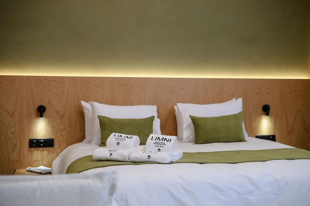 Junior Suite with Balcony - Atrium View photo 1