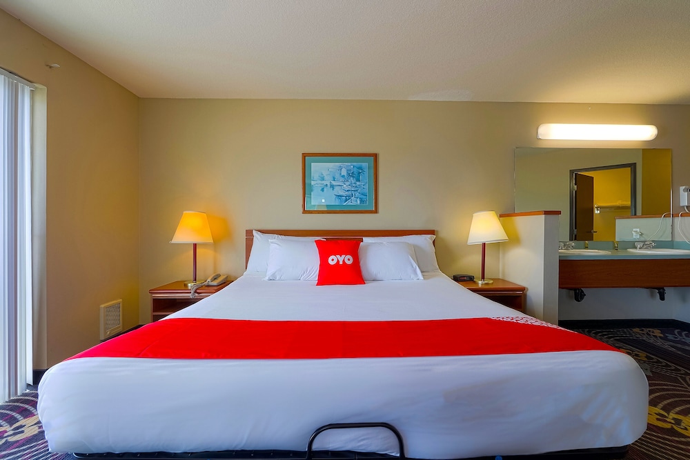 Luxury Suite, 1 King Bed, Jetted Tub, Ocean View photo 2