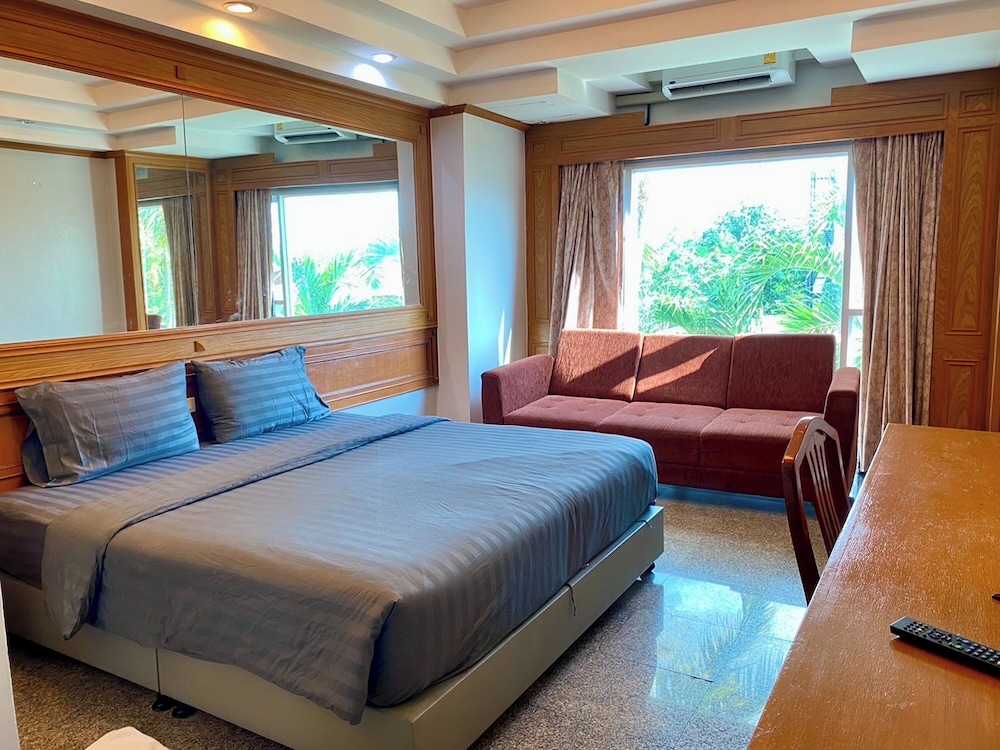 Deluxe Double Room, Pool View