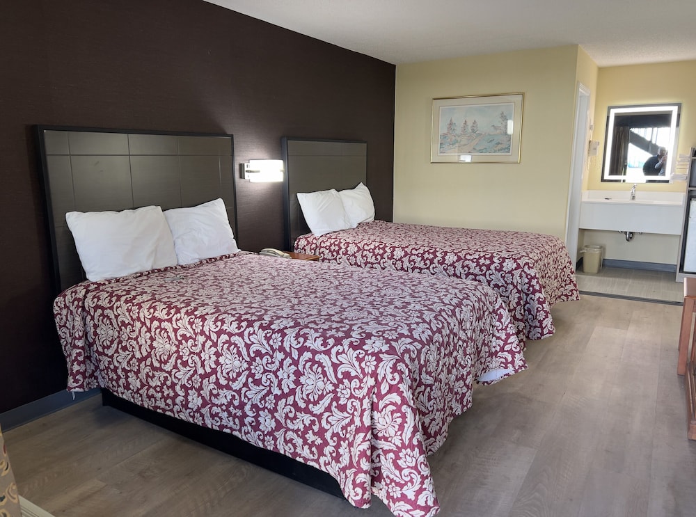 Standard Room, 2 Double Beds, Smoking photo 3