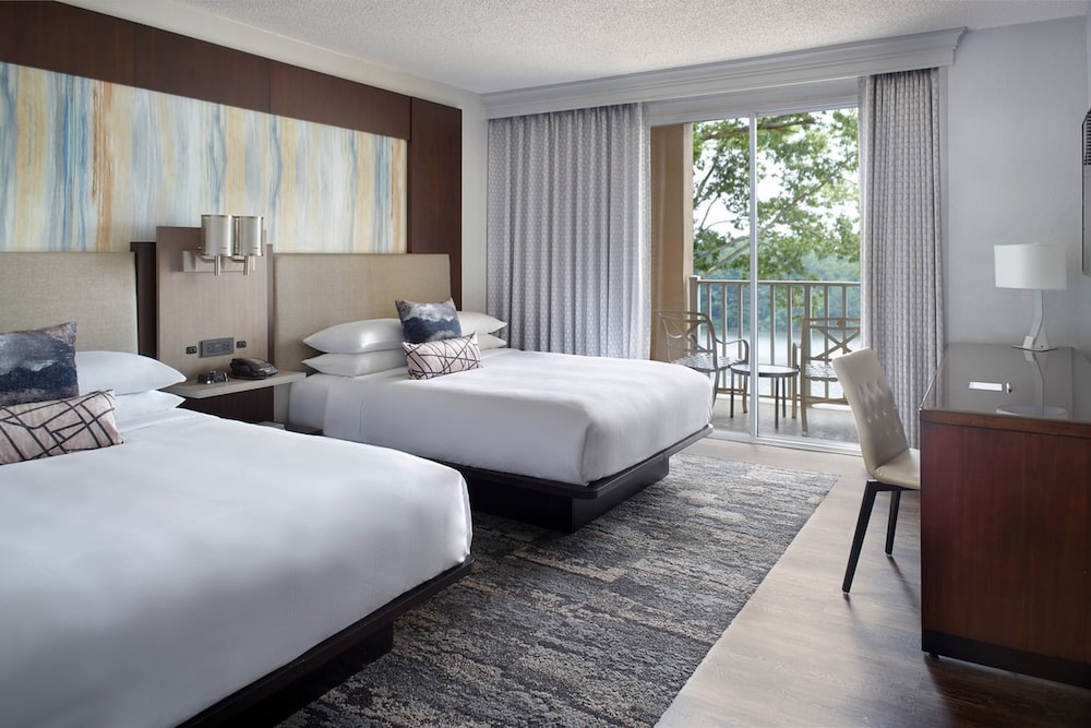Suite, Multiple Beds, Lake View