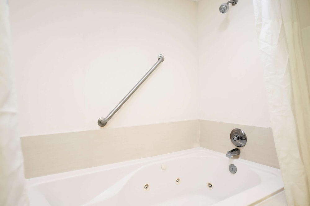 Classic Room, 1 King Bed, Accessible, Bathtub (Mobility Room - Tub) - Photo 7