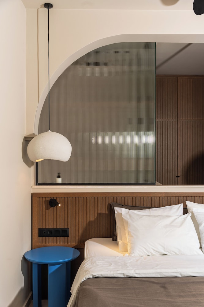 Deluxe Suite with Panoramic Sea View - Photo 11