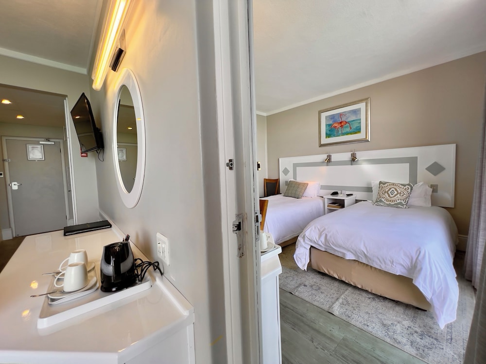 Comfort Room, 2 Bedrooms, Ocean View, Sea Facing photo 3