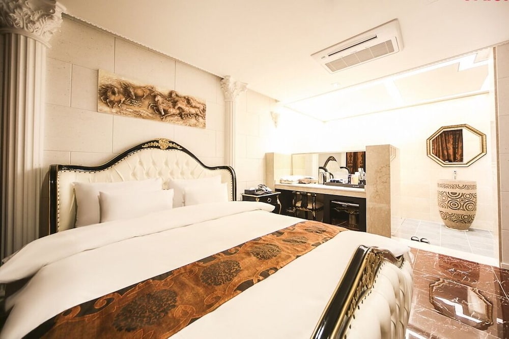Golden Suite photo 1
