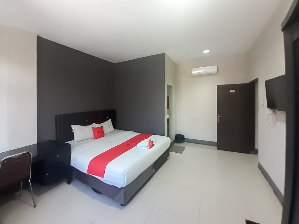 Double Room (Reddoorz) photo 3