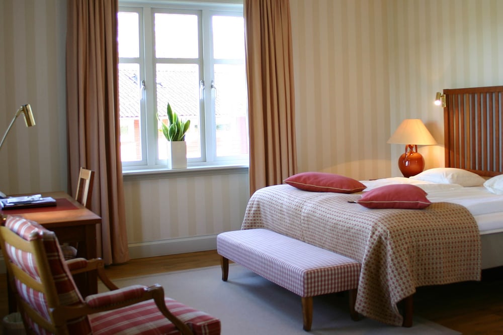 Junior Suite, 1 King Bed, Fireplace (Spa not included) photo 2