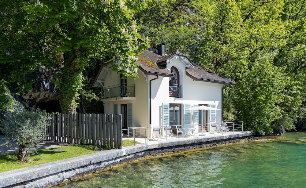 House, 2 Bedrooms, Lake View