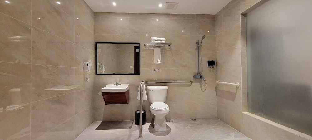 Handicap Twin Room, 2 Double Beds, Garden View (Extra Bed Available) photo 2