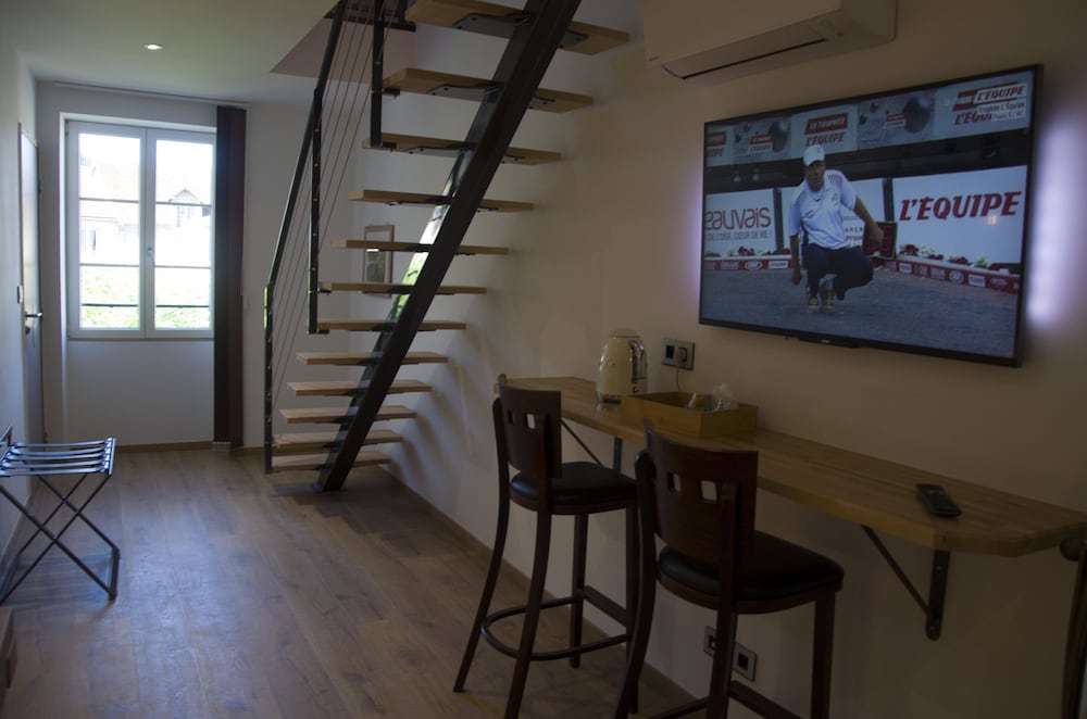 Family Duplex, Ensuite - Photo 10