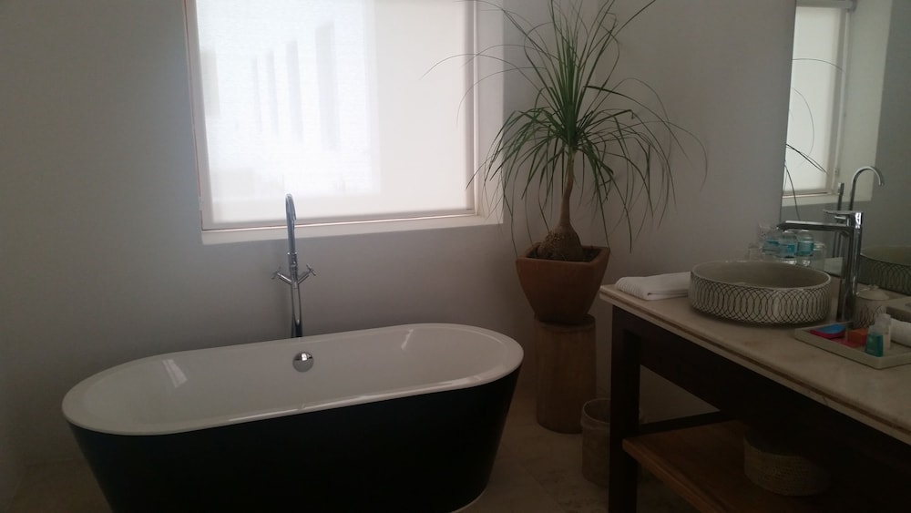 Superior Room, Bathtub - Photo 5