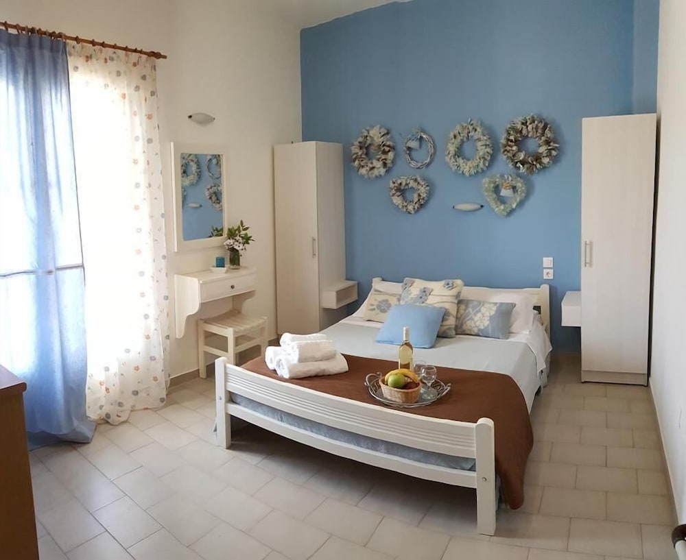 Small Side Studio (2 adults) - Photo 1