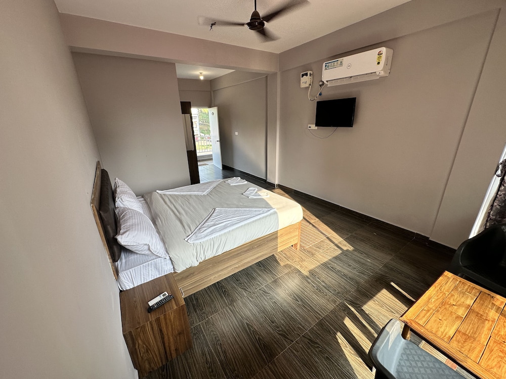 Deluxe Room - Photo 8
