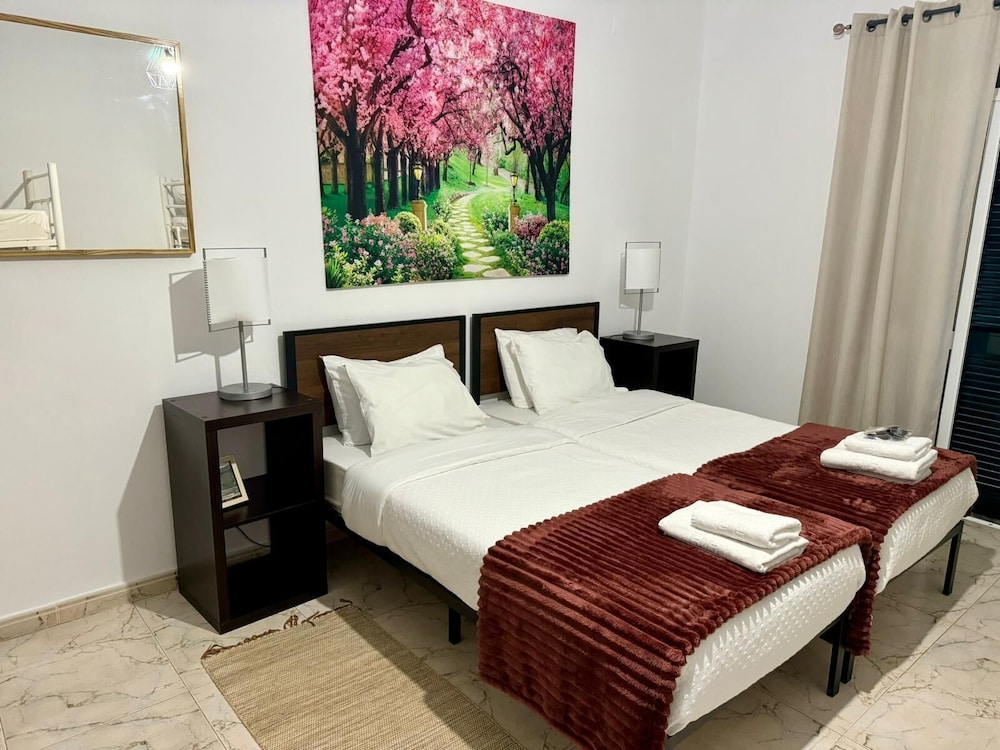 Economy Suite, Shared Bathroom (5)