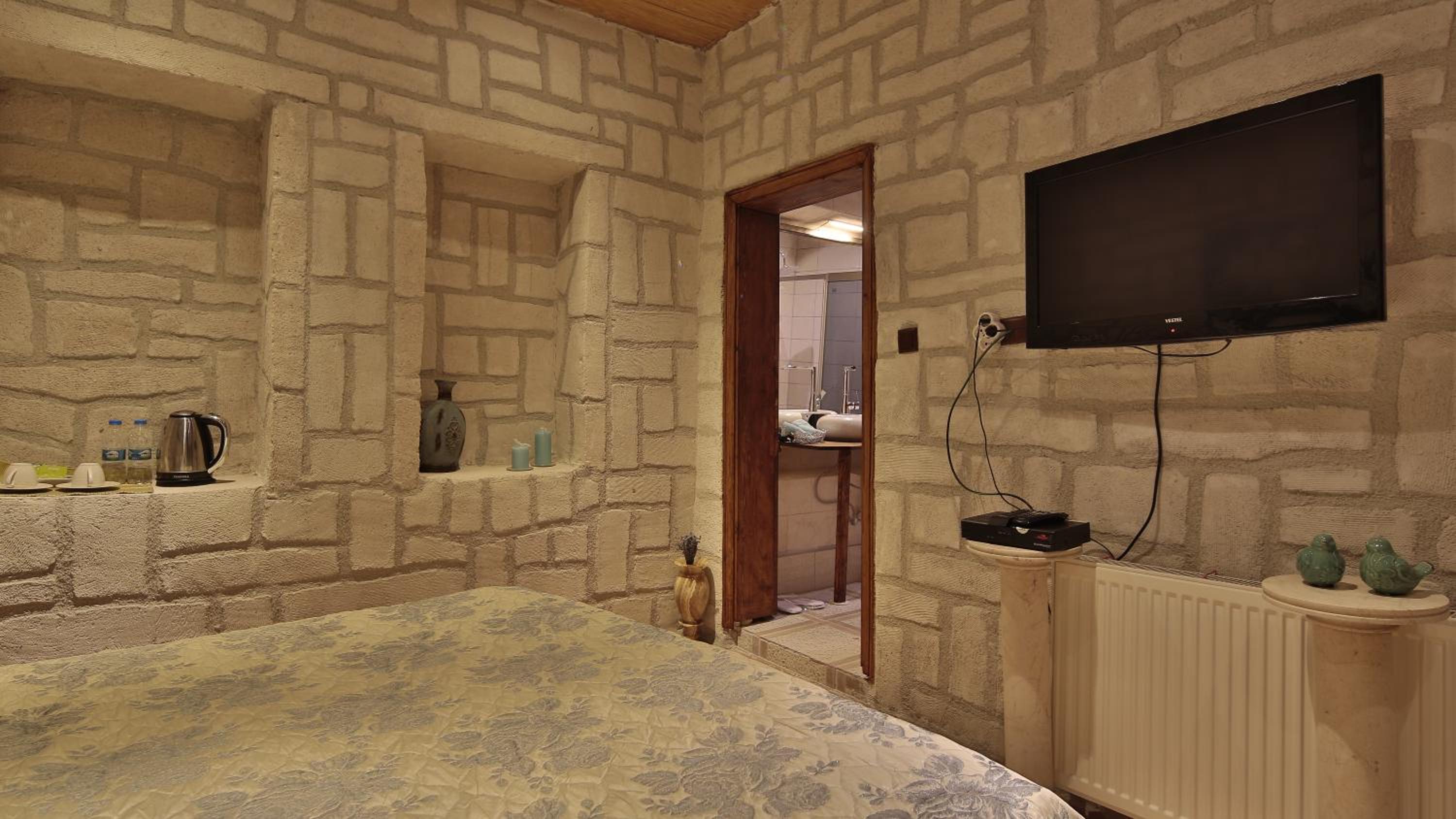 Double Room with Spa Bath photo 2