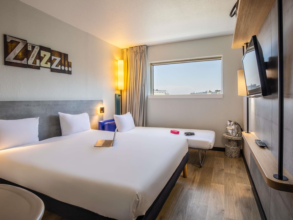Deluxe Triple Room, 1 Double Bed with Sofa bed photo 2