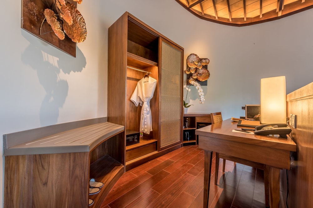 Courtyard Villa - Photo 2