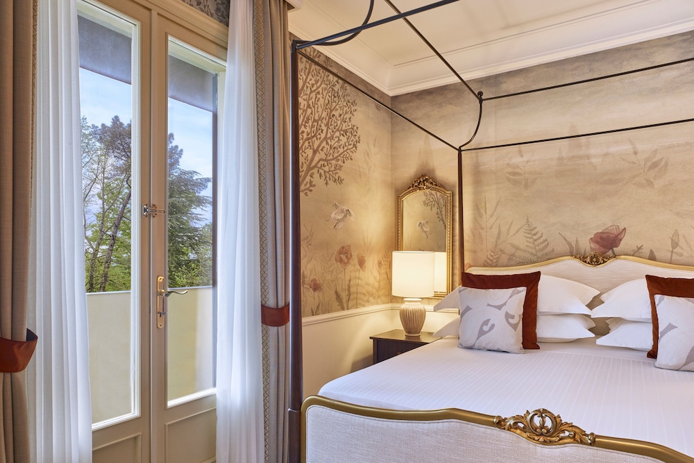 Junior Suite, 1 King Bed, Garden View