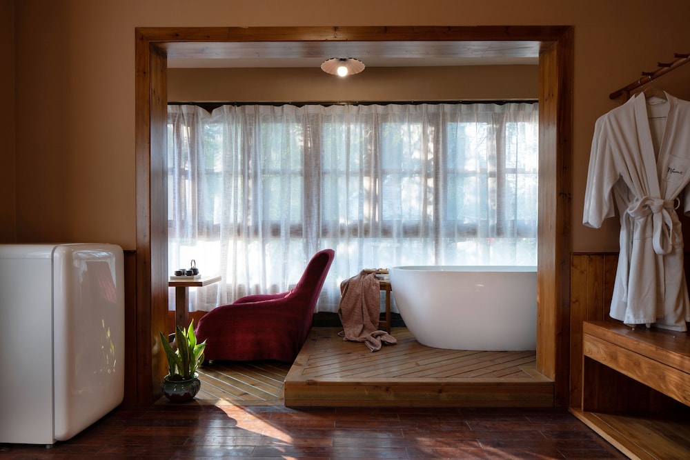 Deluxe Family Suite with Balcony photo 2