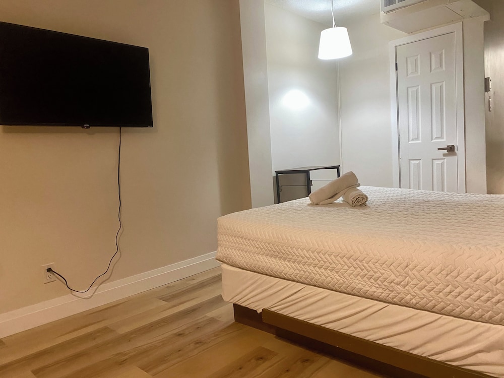 Room, 1 Queen Bed photo 2