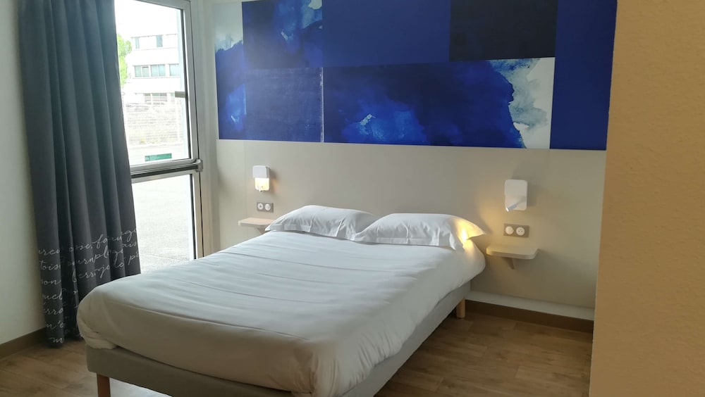 Standard Room, Multiple Beds - Photo 4