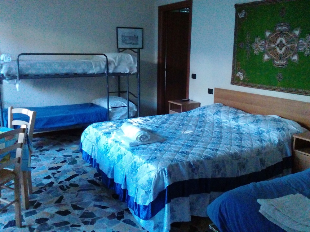 Deluxe Triple Room photo 1