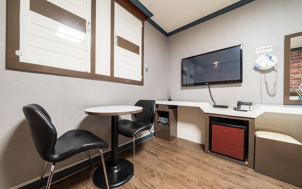 Room (Standard Room) - Photo 6