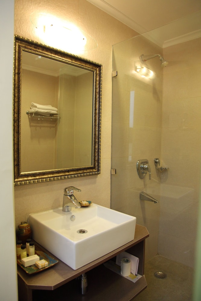 Suite, 1 Bedroom - Photo 3