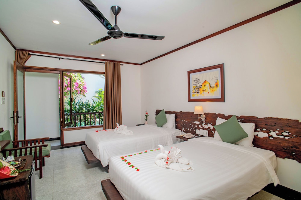 Superior Twin Room, Balcony, Pool View