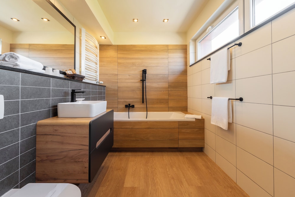 Double Room, Bathtub - Photo 3