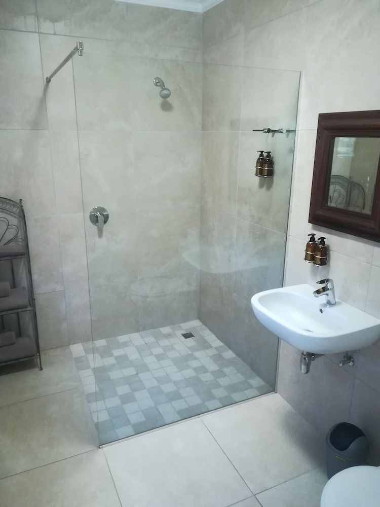 LUXURY ROOM 18 photo 2