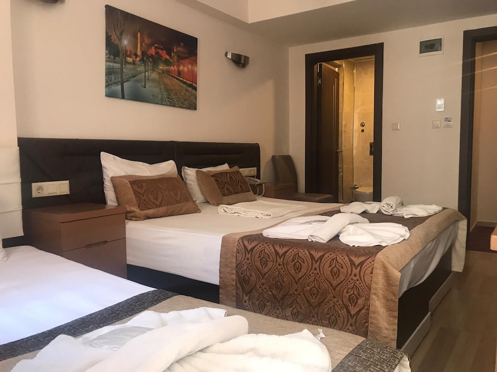 Basic Triple Room photo 2