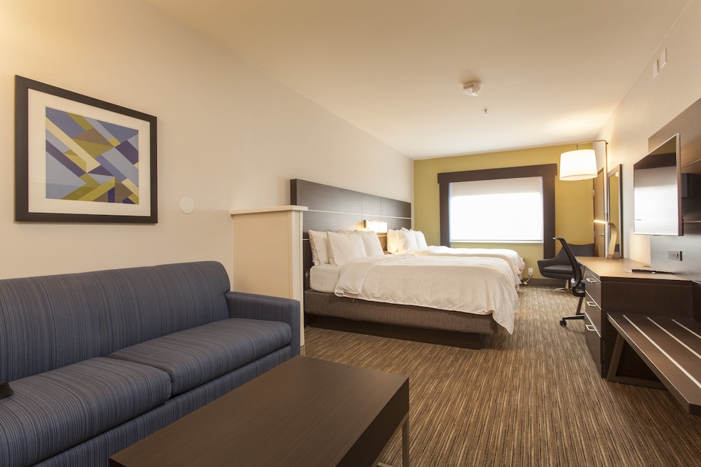 Suite, 2 Queen Beds photo 1
