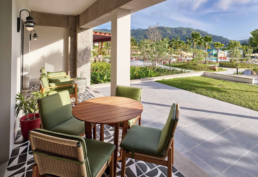 Suite, 1 King Bed, Balcony