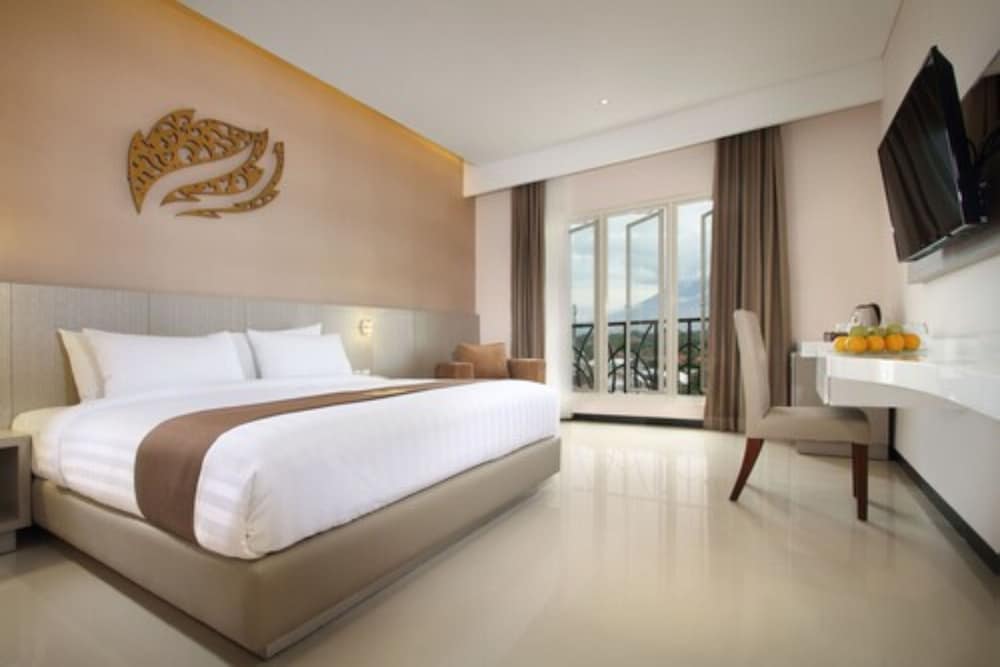 Deluxe Room, 1 King Bed, Balcony