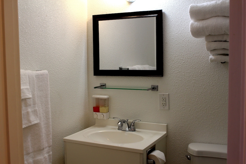 Standard Double Room (No Pets Allowed) photo 3