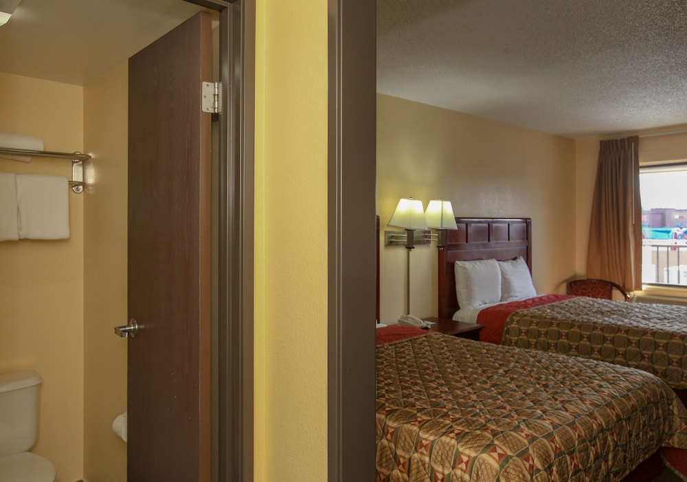Standard Room, 2 Queen Beds - Photo 4