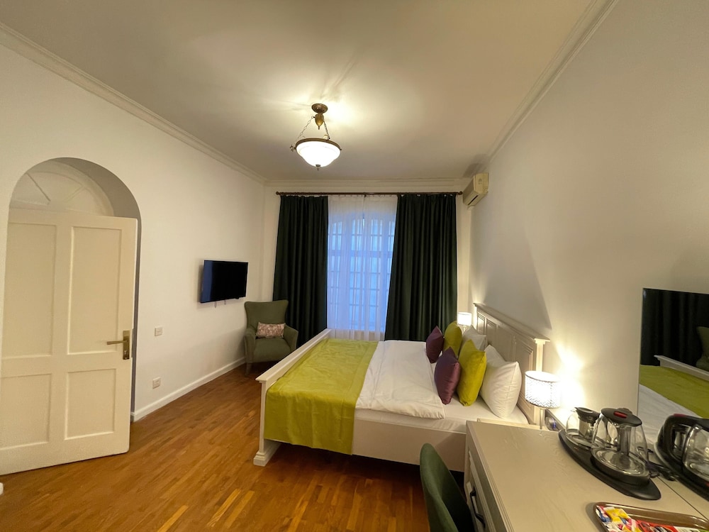 Classic Triple Room - Photo 4