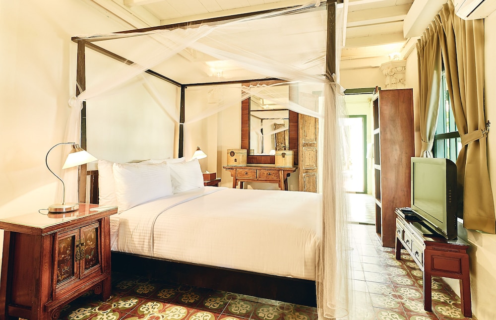 Double Bedroom - Colonial House 1