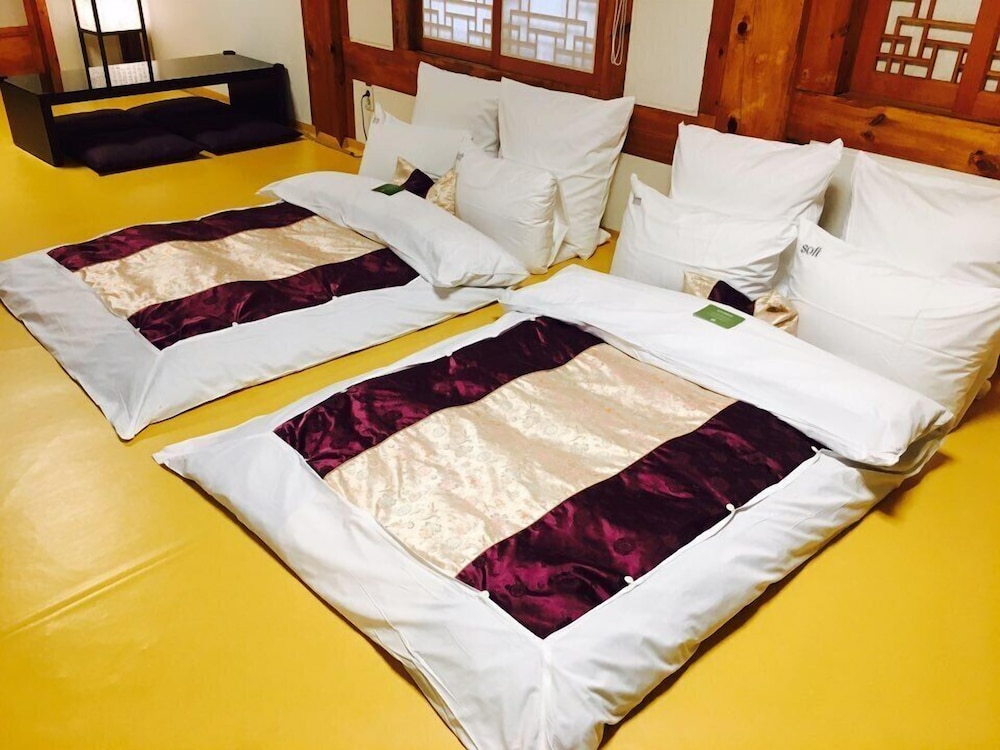Superior Room (Hanok View, Ondol)