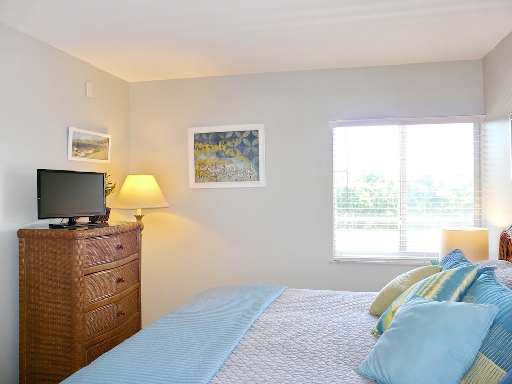 Condo, 1 King Bed with Sofa bed (Idyllic inland condo with pool and be) photo 2