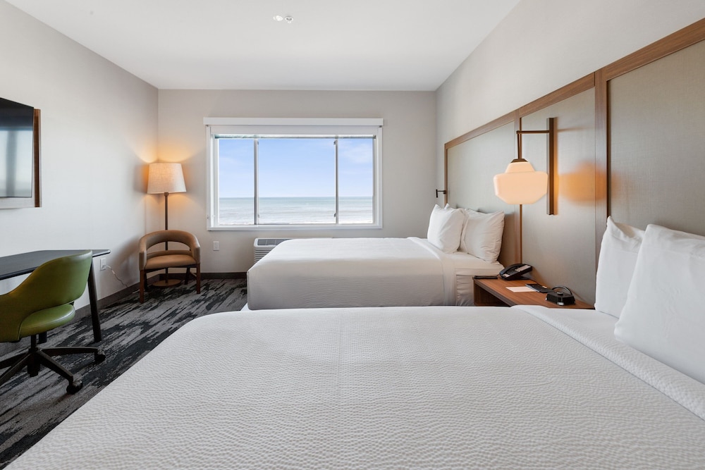 Room, 2 Queen Beds, Partial Ocean View