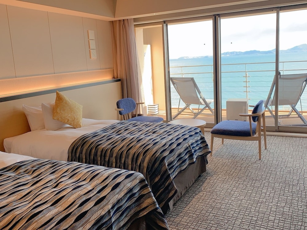 Club Floor Twin Room (With Shower Booth & Deck) Non Smoking