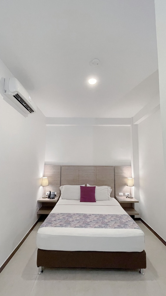 Deluxe Suite, 1 Queen Bed photo 1