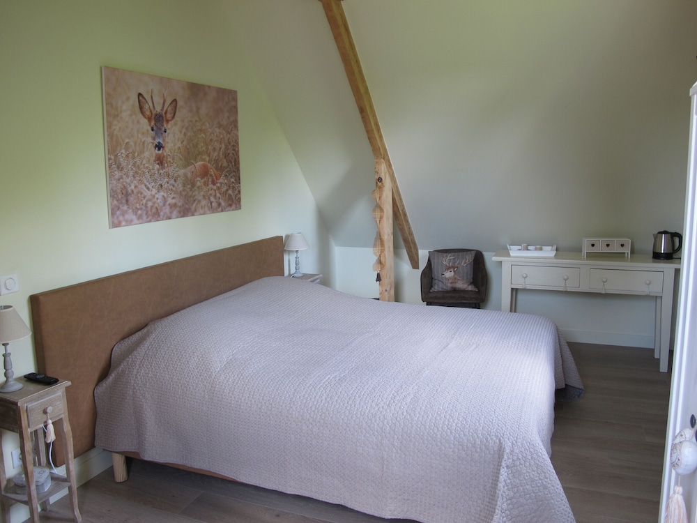 Double or Twin Room, Private Bathroom (Les Daims)